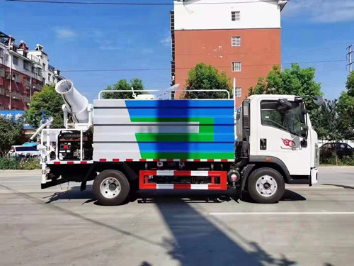 重汽7方蓝牌洒水车   购车包上牌